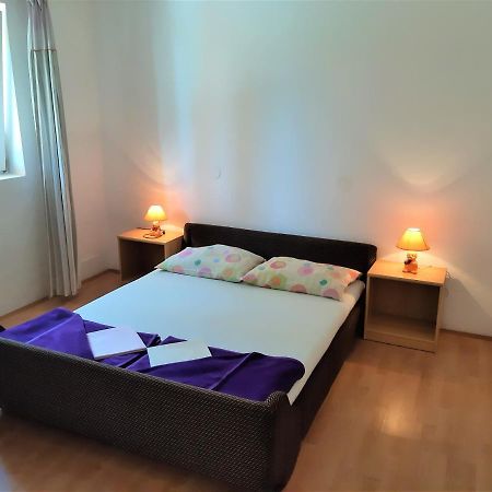 Cozy Apartments With Sea View Novi Vinodolski Eksteriør bilde