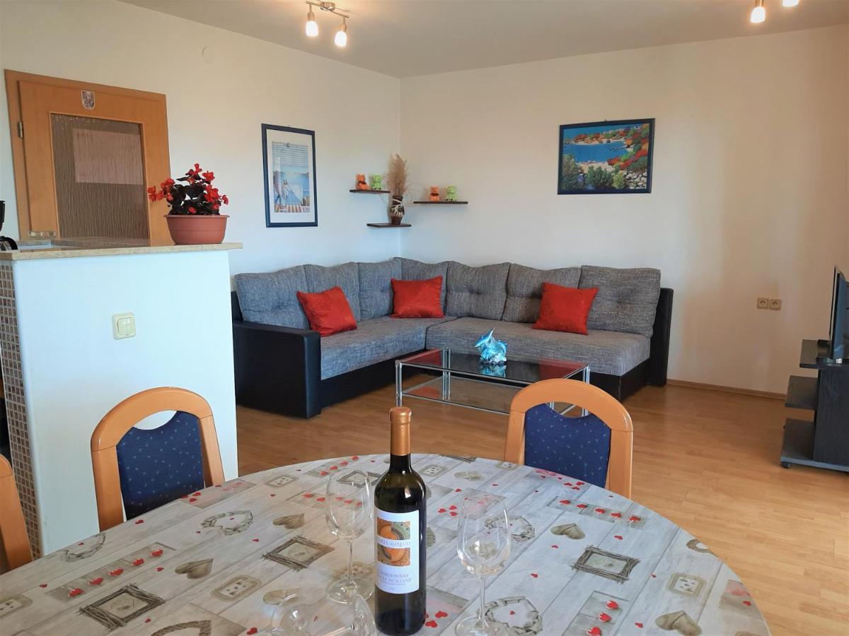 Cozy Apartments With Sea View Novi Vinodolski Eksteriør bilde
