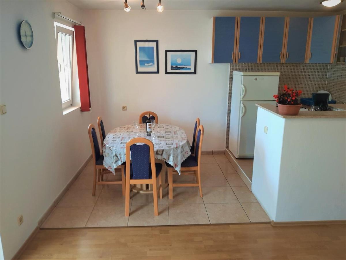 Cozy Apartments With Sea View Novi Vinodolski Eksteriør bilde